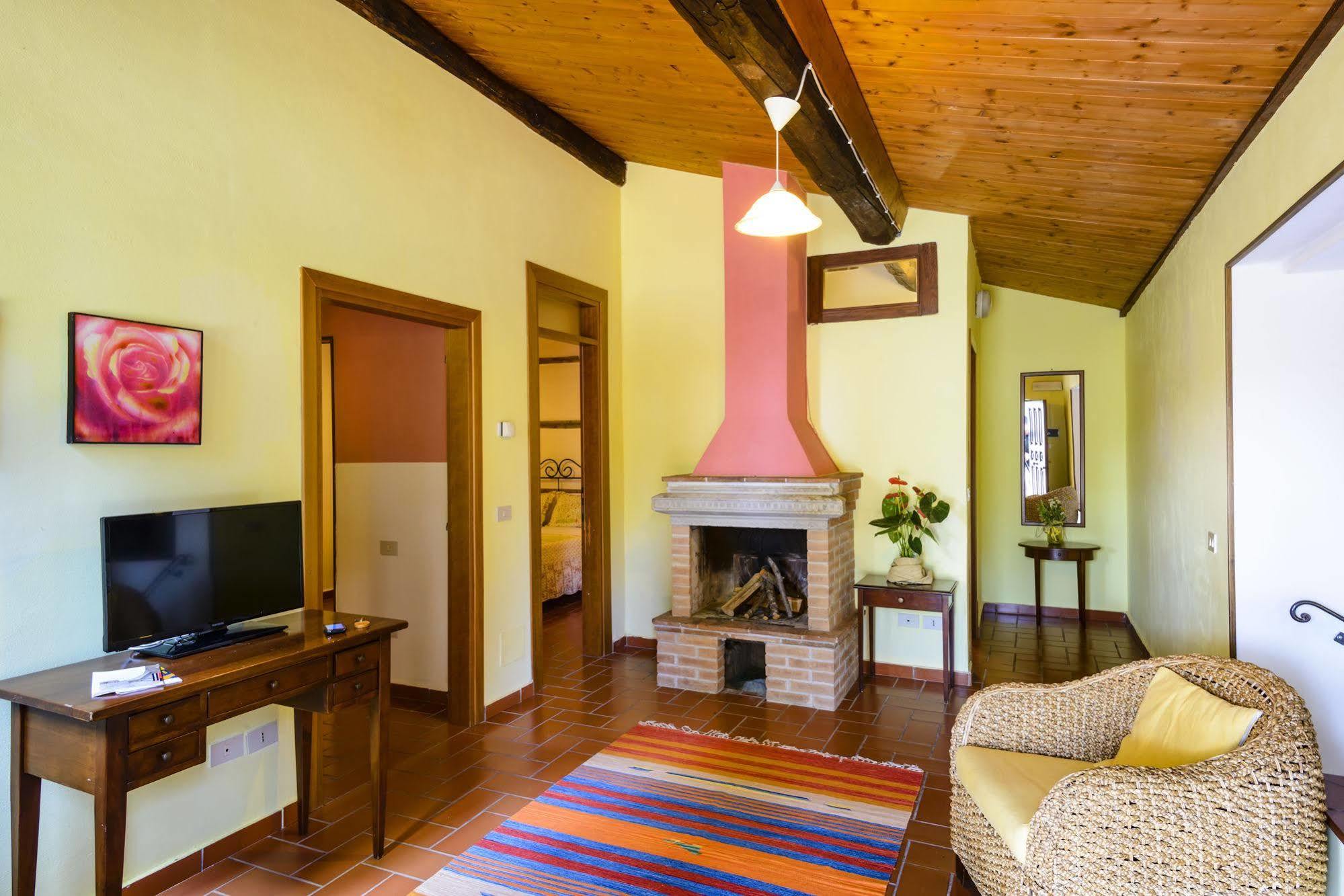 Pian Dei Mucini Resort Il Borgo マッサ・マリッティマ エクステリア 写真